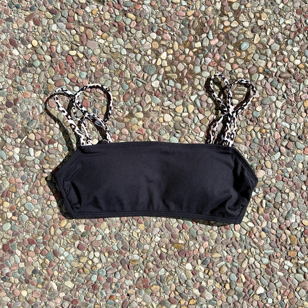 Black bikini top with Leopard print Straps